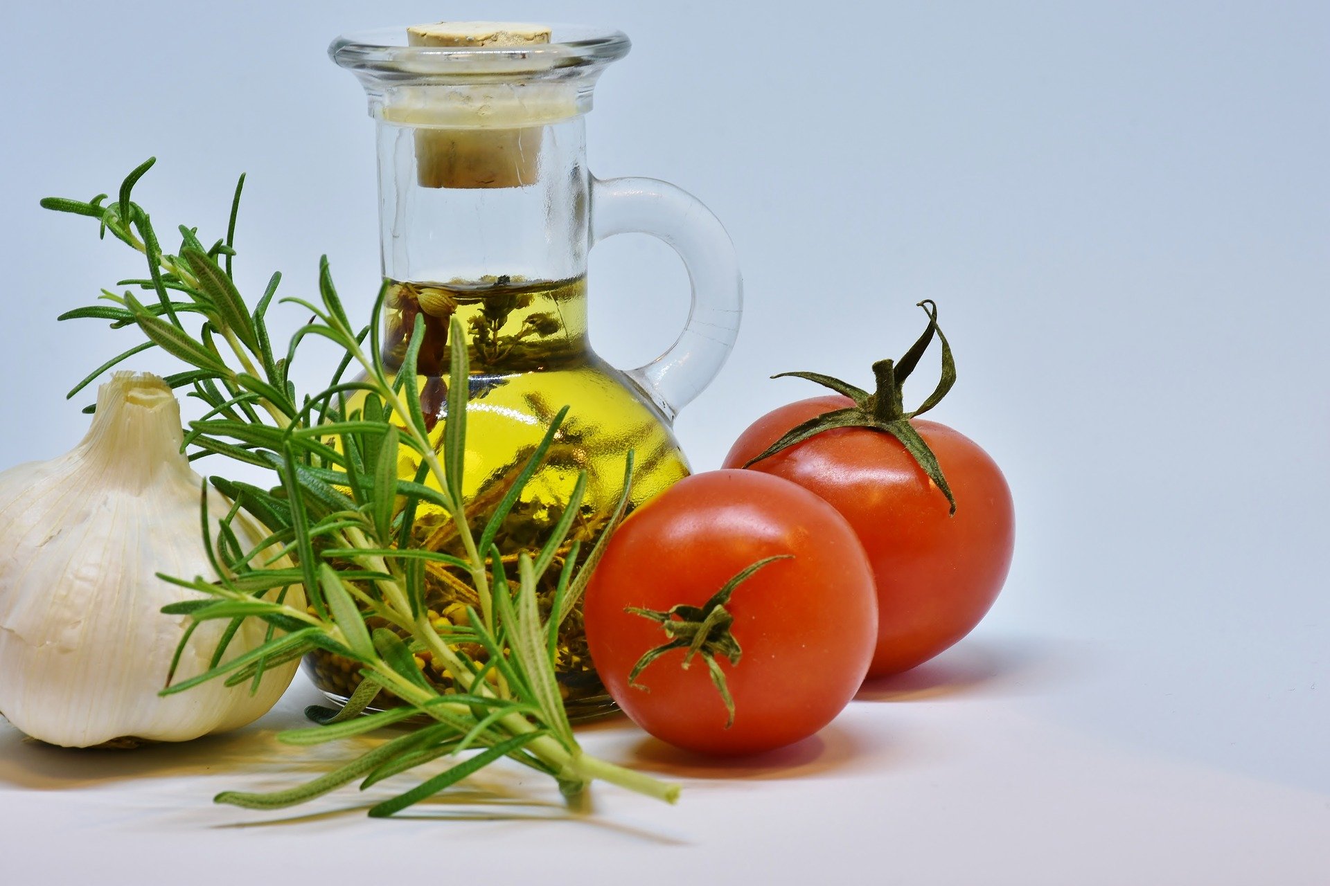Pixabay/RitaE/öl-olivenöl-lebensmittel-tomate/